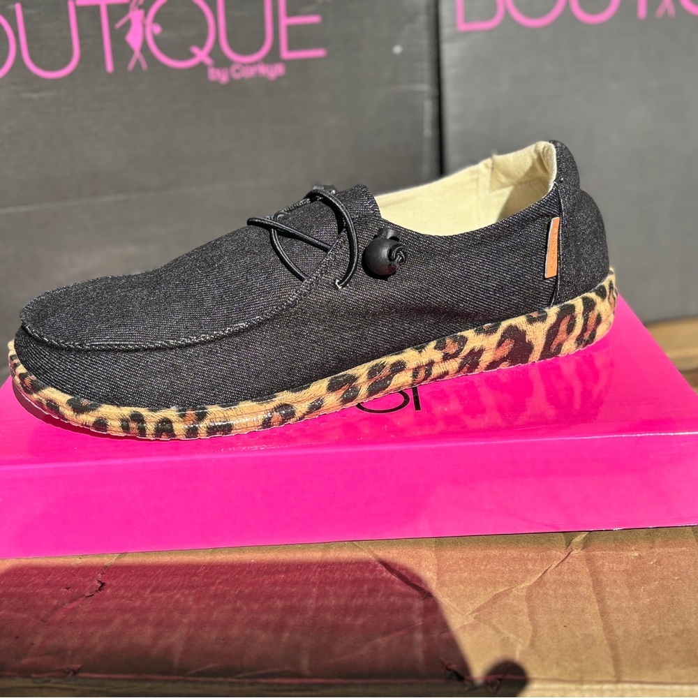 Colors Leopard or Leopard Bottom Black Top listing Slide-on Kayak Sneakers